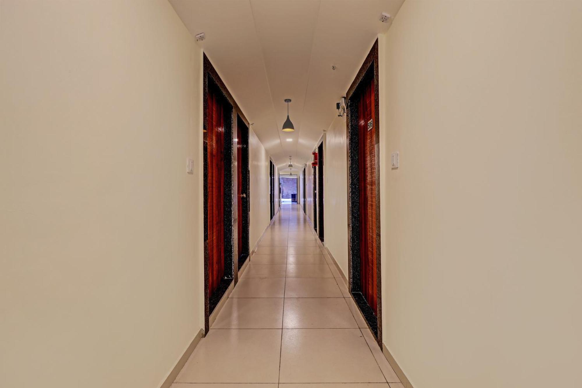 Hotel O Alexa أحمد أباد المظهر الخارجي الصورة